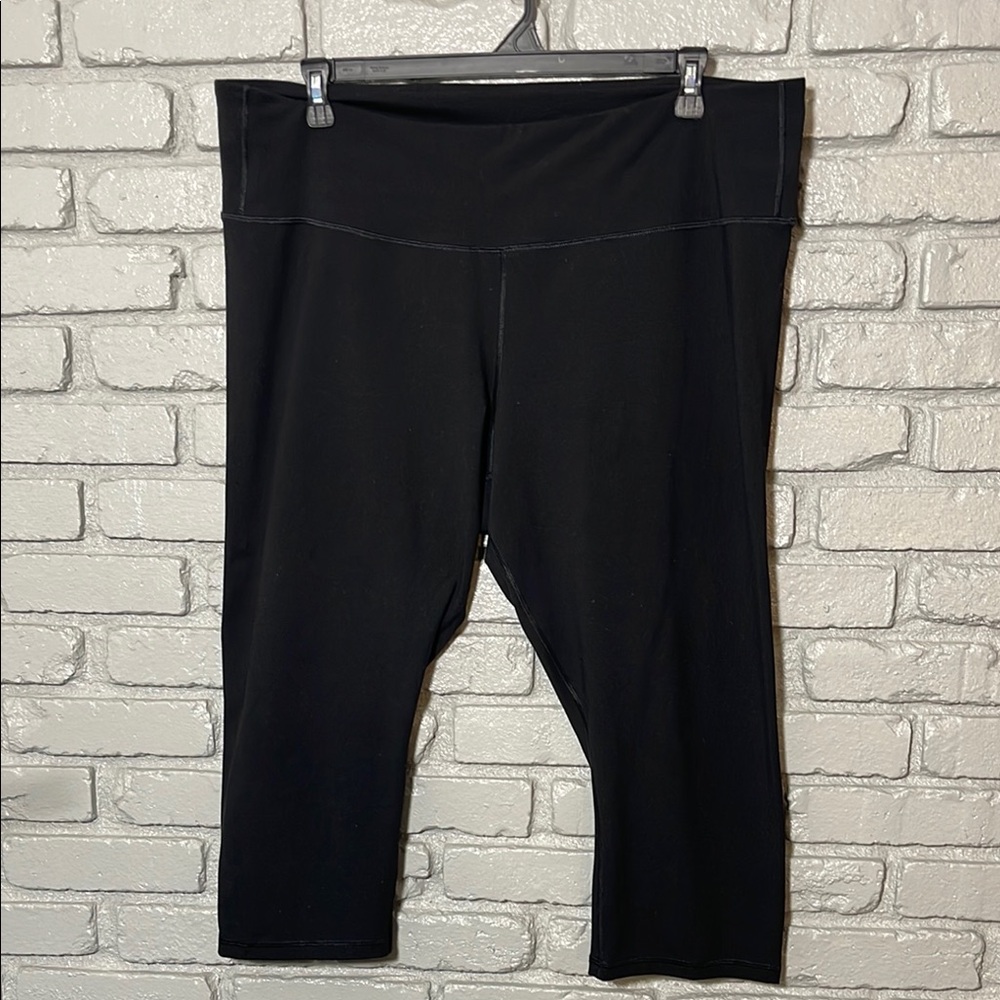 Old Navy Black Capri Leggings for Activewear